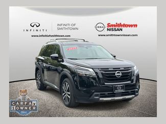 Used 2023 Nissan Pathfinder Platinum w/ Black Appearance Package AWD/4WD video 1