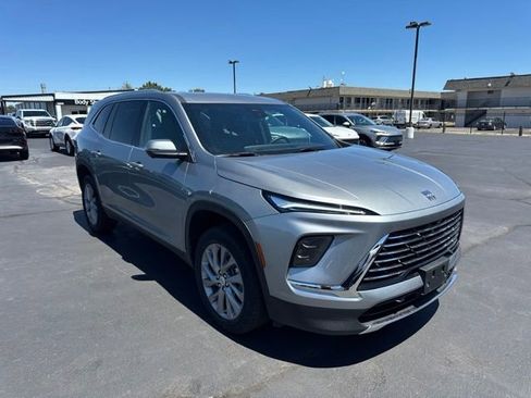 Used 2025 Buick Enclave Preferred FWD image 1