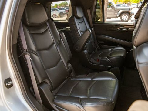 Used 2017 Cadillac Escalade Platinum AWD/4WD image 12