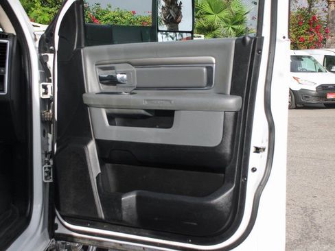 Used 2018 RAM 2500 SLT image 35