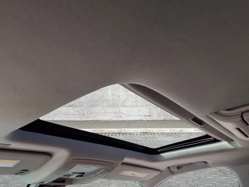 Used 2020 Chevrolet Suburban Premier w/ Premier Plus Edition image 5