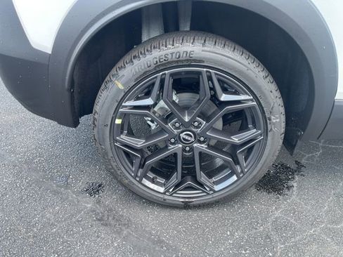 New 2025 Nissan Kicks SR image 34