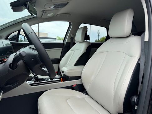 Used 2023 Kia Sportage EX FWD image 11