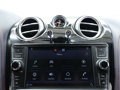 Used 2019 Bentley Bentayga AWD/4WD image 39