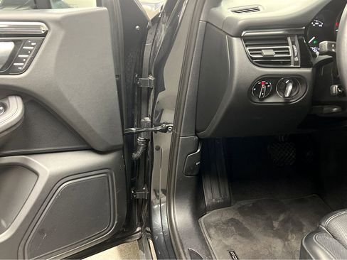 Used 2023 Porsche Macan Turbo image 42