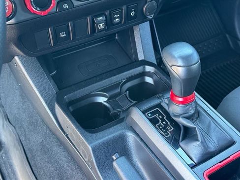 Used 2018 Toyota Tacoma TRD Sport image 24