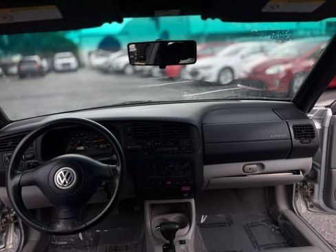 Used 2002 Volkswagen Cabrio GLX image 16