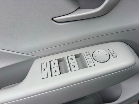 New 2026 Hyundai Kona SE FWD image 11