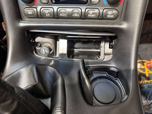 Used 2004 Chevrolet Corvette Convertible w/ Preferred Equipment Group RWD image 89