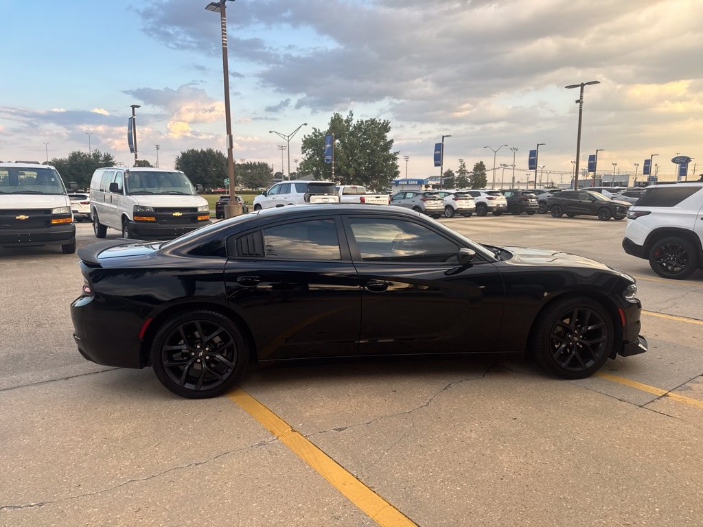 Used 2021 Dodge Charger SXT w/ Blacktop Package RWD image 5