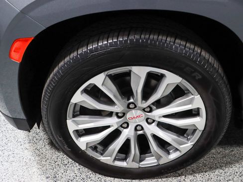 Used 2021 GMC Yukon Denali w/ Denali Premium Package image 11