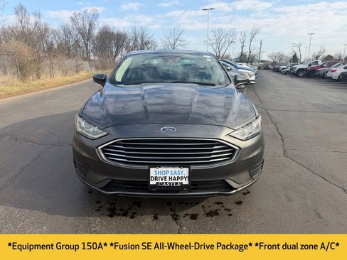 Used 2020 Ford Fusion SE image 2