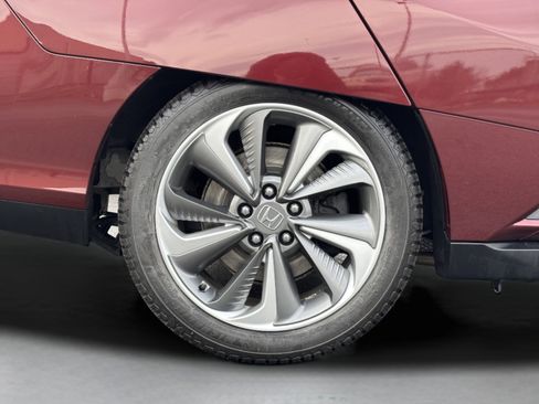 Certified 2018 Honda Clarity Plug-In Hybrid image 10