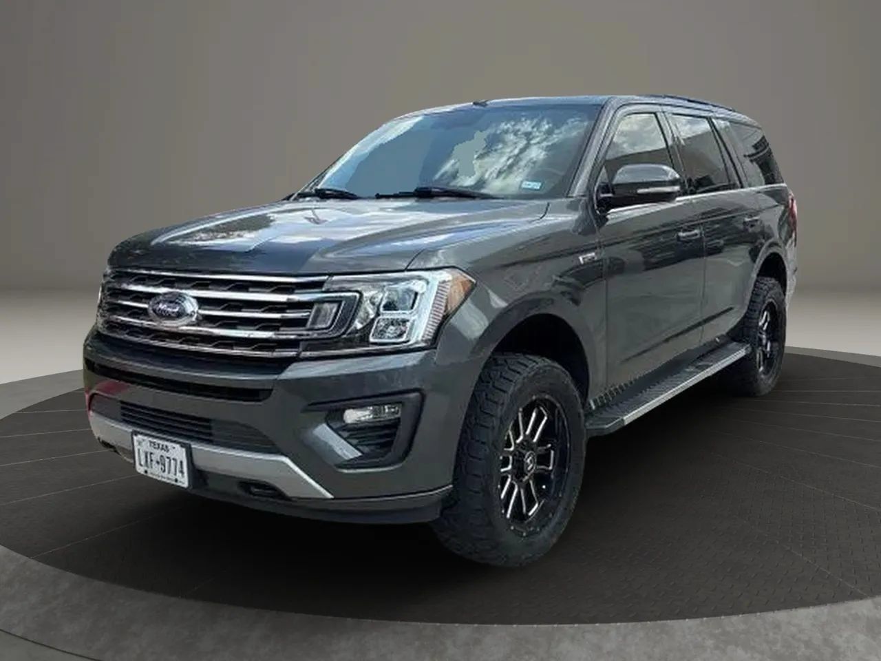 Used 2019 Ford Expedition XLT w/ Equipment Group 202A AWD/4WD image 1