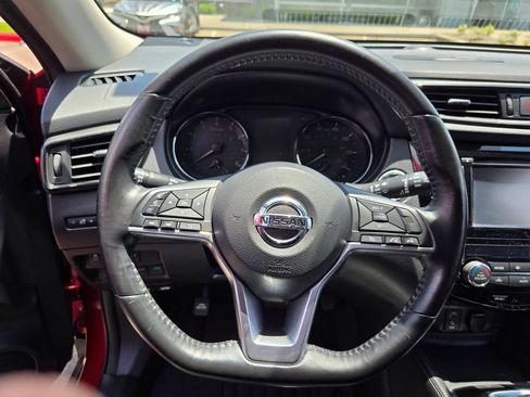 Used 2017 Nissan Rogue SL FWD image 17