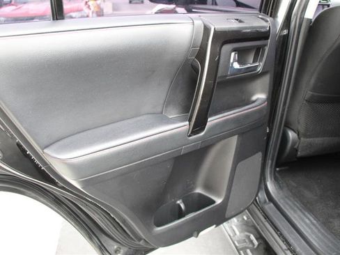 Used 2020 Toyota 4Runner TRD Off-Road AWD/4WD image 32