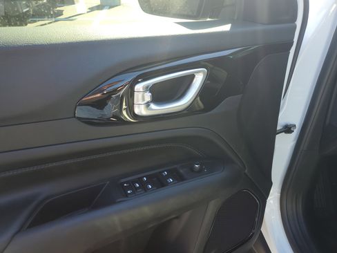 New 2026 Jeep Compass Latitude image 10