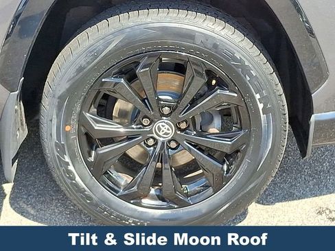 Used 2022 Toyota RAV4 SE image 10