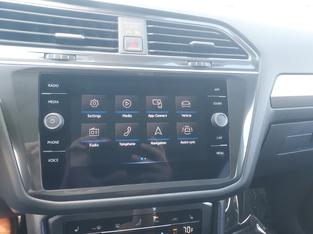 Certified 2023 Volkswagen Tiguan SE w/ Panoramic Sunroof Package AWD/4WD image 15