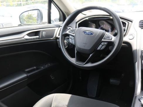 Used 2020 Ford Fusion SE FWD image 20