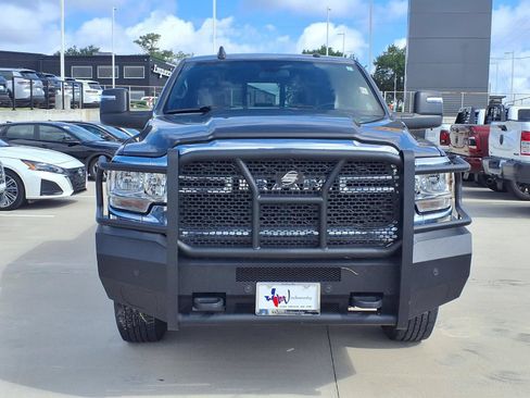 Used 2024 RAM 2500 Tradesman w/ Chrome Appearance Group AWD/4WD image 4