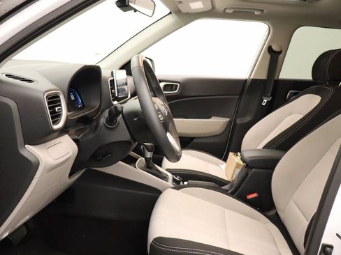 Used 2026 Hyundai Venue SEL FWD image 15