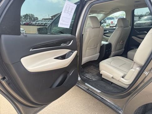 Used 2020 Buick Enclave Essence image 17
