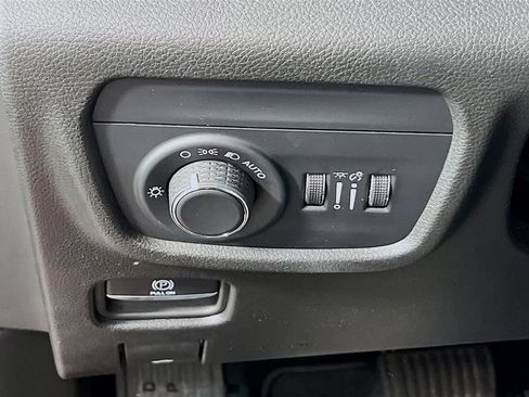 Used 2022 Jeep Grand Cherokee Altitude AWD/4WD image 9