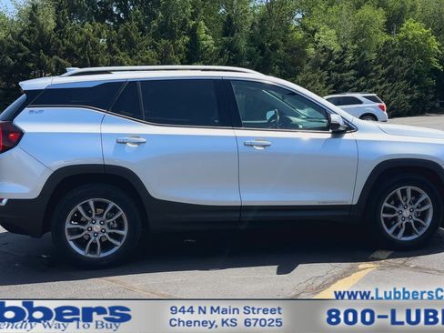 Used 2022 GMC Terrain SLT FWD image 9