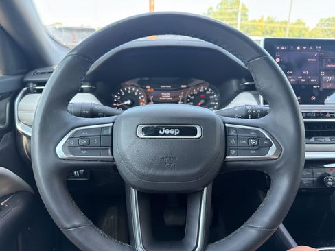 Used 2025 Jeep Compass Limited AWD/4WD image 25