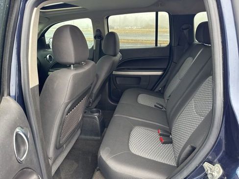 Used 2009 Chevrolet HHR LT image 8