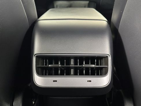 Used 2022 Tesla Model Y Performance AWD/4WD image 33