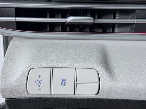 Used 2025 Hyundai Elantra Limited FWD image 15