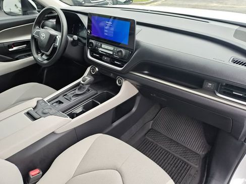 Used 2025 Toyota Grand Highlander FWD image 31