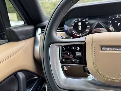 Used 2025 Land Rover Range Rover SE image 10