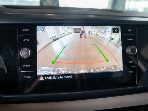 Used 2022 Volkswagen Taos SE image 21