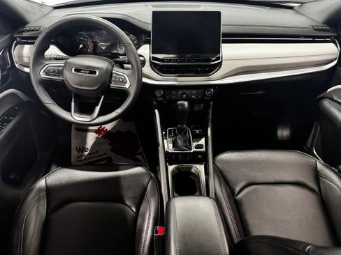 Used 2025 Jeep Compass Limited image 30