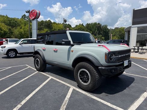 Used 2022 Ford Bronco Badlands AWD/4WD image 7