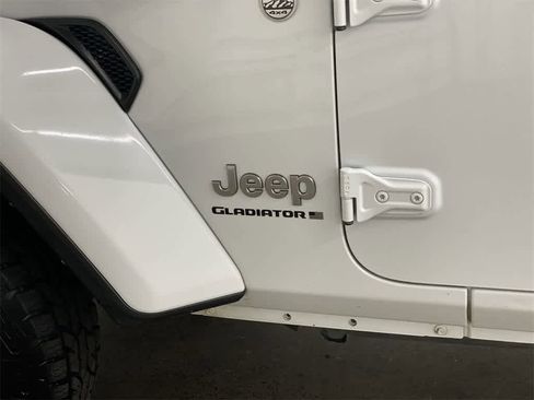 Used 2023 Jeep Gladiator Overland image 10