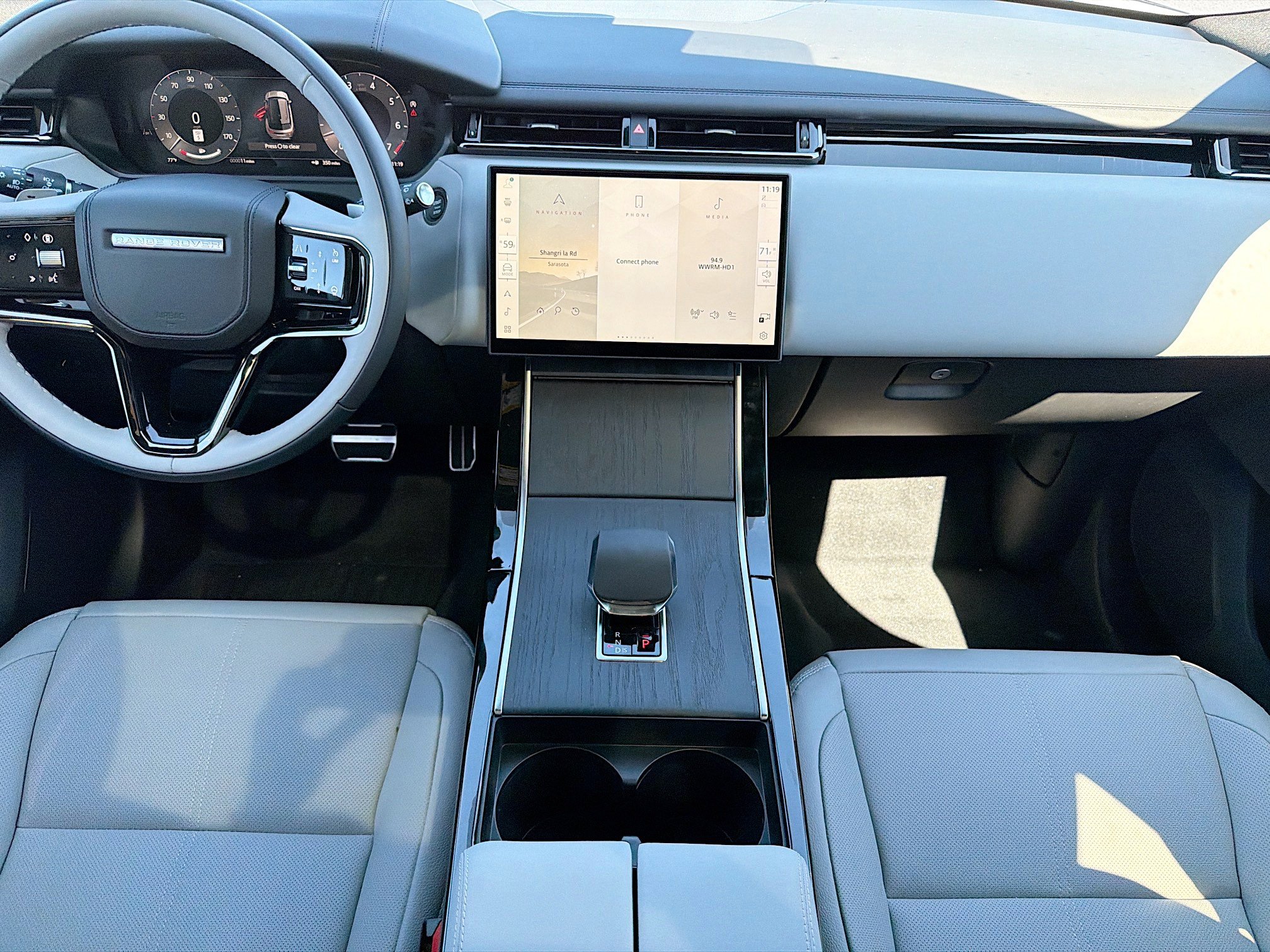 New 2026 Land Rover Range Rover Velar Dynamic SE AWD/4WD image 19