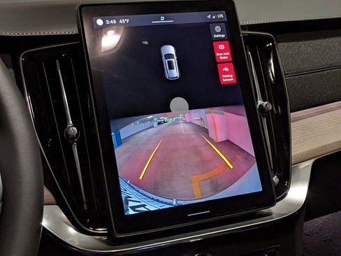 New 2025 Volvo XC90 T8 Core w/ Climate Package image 18