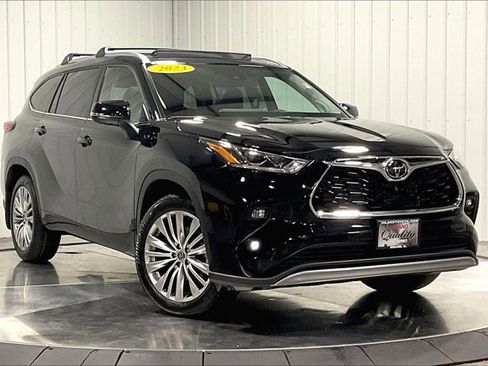 Used 2023 Toyota Highlander Platinum image 3