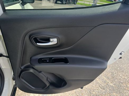 Used 2020 Jeep Renegade Limited w/ UConnect 8.4 Nav Group AWD/4WD image 16