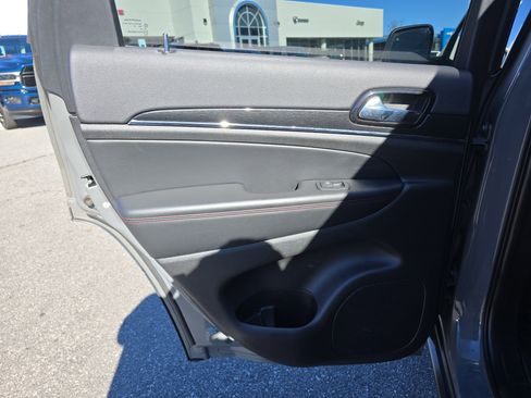 Used 2021 Jeep Grand Cherokee Trailhawk w/ Trailhawk Luxury Group image 15