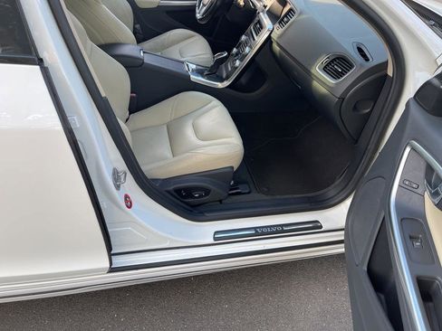 Used 2015 Volvo V60 T5 Cross Country image 40