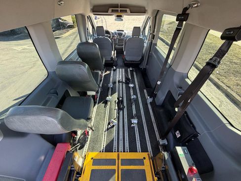 Used 2018 Ford Transit 150 XL image 2