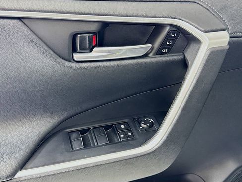 Used 2021 Toyota RAV4 Limited image 21