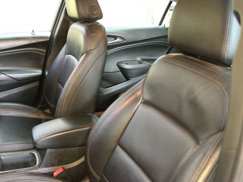 Used 2018 Chevrolet Cruze Premier FWD image 18