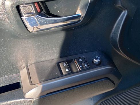 Used 2017 Toyota Tacoma TRD Sport image 12