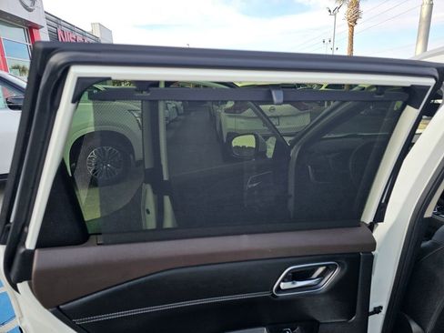 Used 2023 Nissan Rogue Platinum image 13